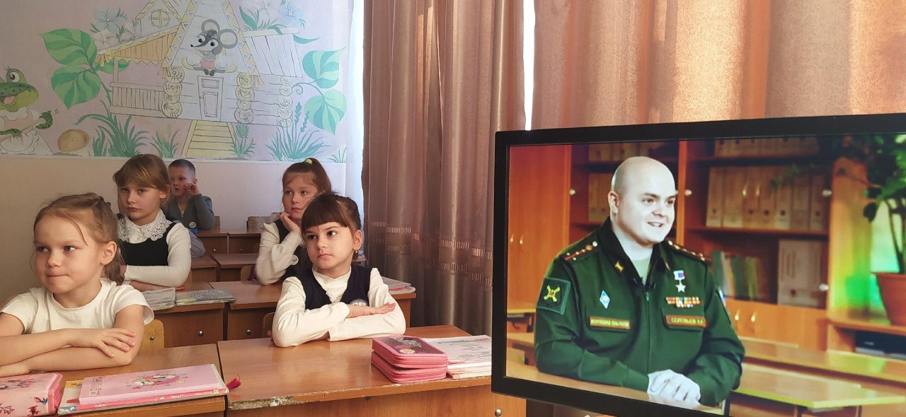 Об истории Дня защитника Отечества рассказывают школьникам Белогорска