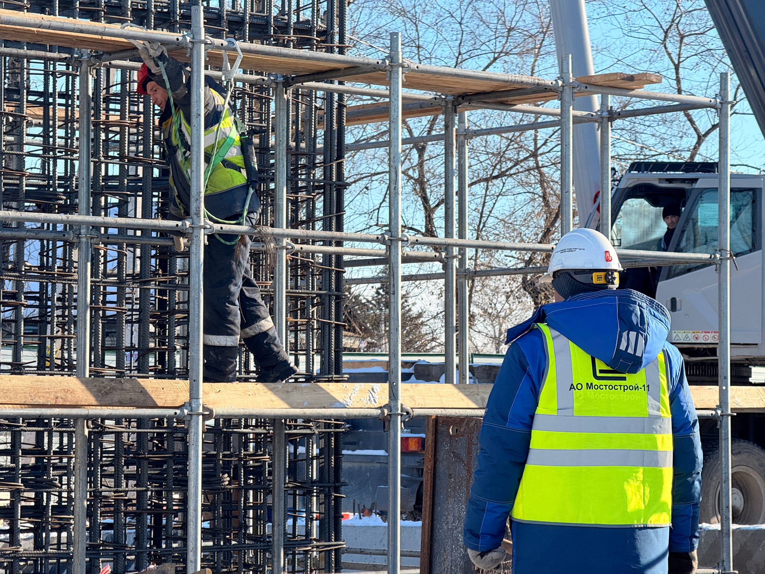 В Белогорске завершается монтаж основного каркаса путепровода по ул. Базарная