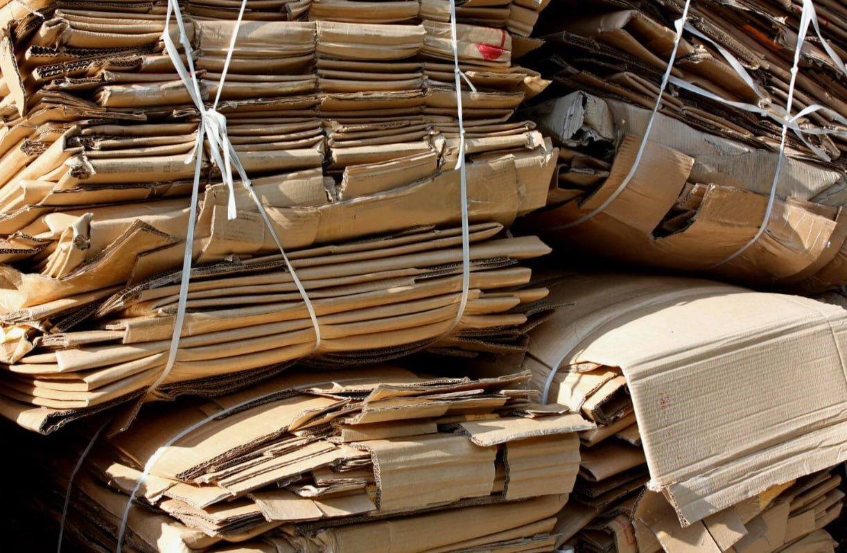  Крупные штрафы грозят за выброс коммерческого картона в контейнеры для ТКО