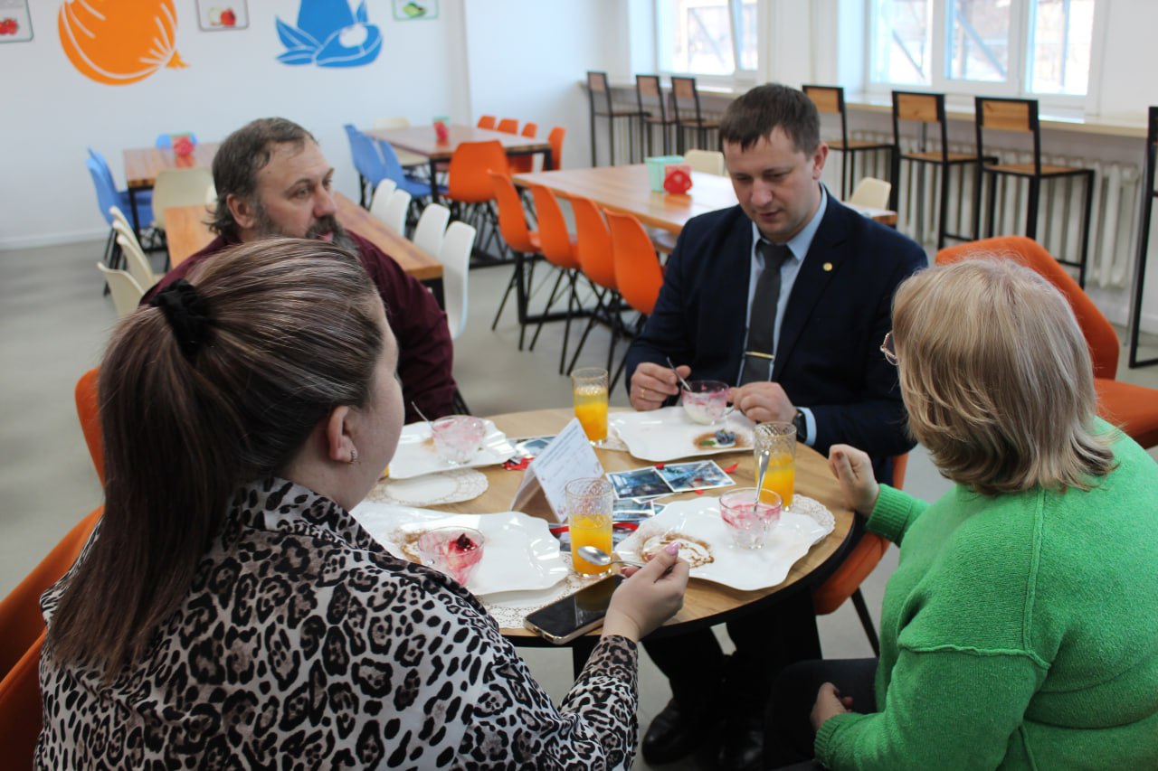 Школьное кафе школы №5 представил свой десерт на кулинарный конкурс «Формула вкуса – 2025»